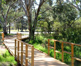 Green Corridor Walking Track - Lightning Ridge Tourism 0