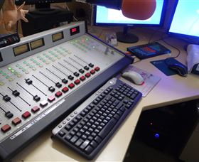 Peak Hill FM Community Radio Station - Lightning Ridge Tourism 0