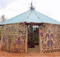 Aladdins Cave Bottlehouse - Lightning Ridge Tourism