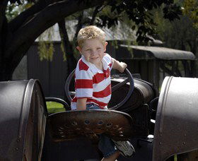 Mary Brand Park - Lightning Ridge Tourism 1