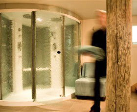 Salus Spa At Lake House - Lightning Ridge Tourism 4