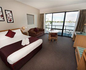 ClubMulwala - Lightning Ridge Tourism 6