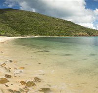 Connie Bay on Keswick Island - Lightning Ridge Tourism