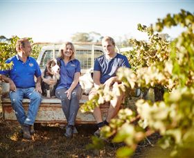 Lake Moodemere Estate - Lightning Ridge Tourism 0