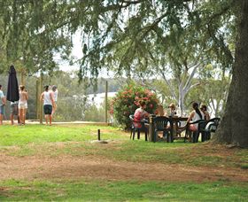 Lake Moodemere Estate - Lightning Ridge Tourism 3