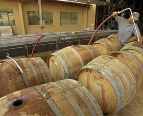 Charles Sturt University Winery Wagga Wagga - Lightning Ridge Tourism 1