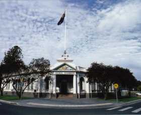 Museum Of The Riverina - Historic Council Chambers Site - Lightning Ridge Tourism 0