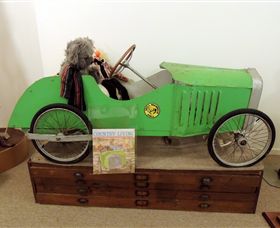 Benalla Costume And Kelly Museum - Lightning Ridge Tourism 7