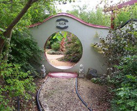 Black Dragon Gardens Wulong Yuan - Lightning Ridge Tourism 0