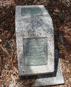 Yeppoon War Memorial - Lightning Ridge Tourism 1