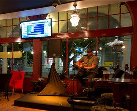 PJ O'Reilly's Irish Pub - Lightning Ridge Tourism 1
