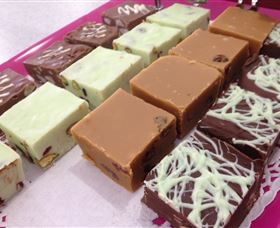 Taylors Sweets And Treats - Lightning Ridge Tourism 7