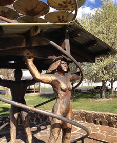 Walcha Open Air Gallery - Lightning Ridge Tourism 0