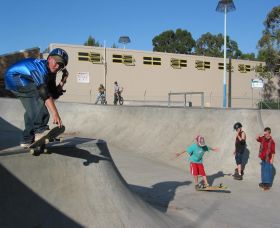 Goulburn Skate Park - Lightning Ridge Tourism 0