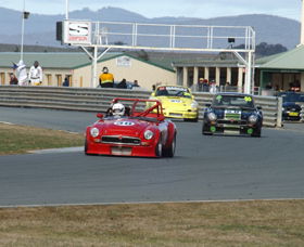 Wakefield Park Motor Racing Circuit - Lightning Ridge Tourism 0