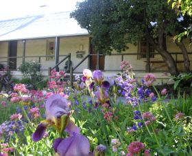 Raglan Gallery And Cultural Centre - Lightning Ridge Tourism 0