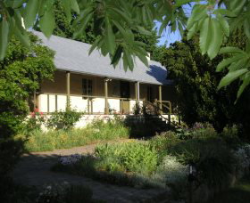 Raglan Gallery And Cultural Centre - Lightning Ridge Tourism 1