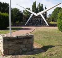 Southern Cloud Memorial - Lightning Ridge Tourism