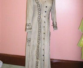 The Museum Of Clothing - Lightning Ridge Tourism 4