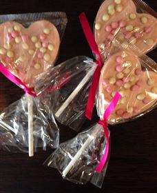 Pompadours Chocolate House - Lightning Ridge Tourism 0