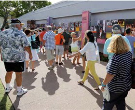 Bee Gees Way - Lightning Ridge Tourism 0