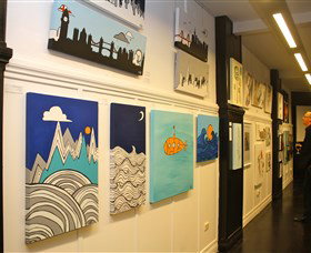 Bondi Art Lounge - Lightning Ridge Tourism 2