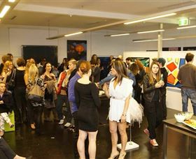 Bondi Art Lounge - Lightning Ridge Tourism 0