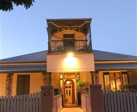 Grafton Regional Art Gallery - Lightning Ridge Tourism 0
