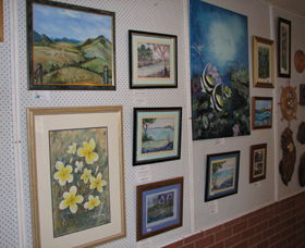 Clock Tower Gallery - Lightning Ridge Tourism 1