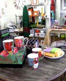 The Famous Tinonee Cafe And Gift Shop - Lightning Ridge Tourism 0