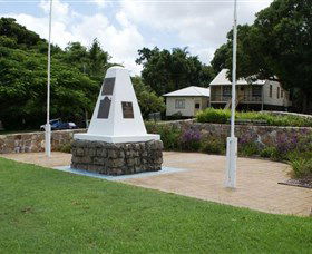 Dunwich War Memorial - Lightning Ridge Tourism 1