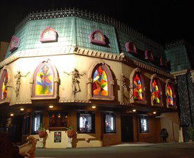 Draculas Cabaret Restaurant - Lightning Ridge Tourism 0