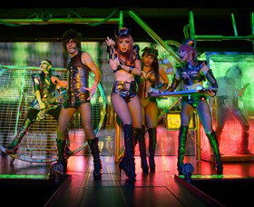 Draculas Cabaret Restaurant - Lightning Ridge Tourism 3