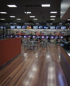 Club300 Bowling And Bar - Lightning Ridge Tourism 0