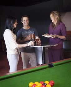 Club300 Bowling And Bar - Lightning Ridge Tourism 5