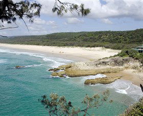 Main Beach, North Stradbroke Island - Lightning Ridge Tourism 0