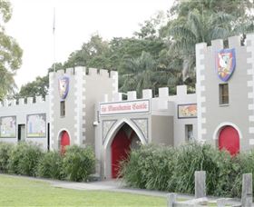 Macadamia Castle - Lightning Ridge Tourism 0