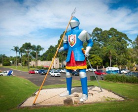Macadamia Castle - Lightning Ridge Tourism 4