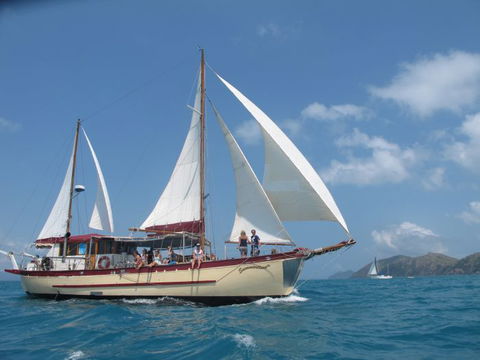 Adventure, Cruise, Dive And Outer Reef - Whitsundays Sailing Adventures - Lightning Ridge Tourism 0