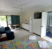Tropical Palms Inn - Lightning Ridge Tourism