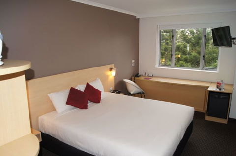 Ibis Sydney Olympic Park - Lightning Ridge Tourism 0
