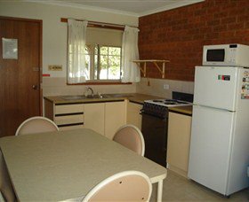 Greenways Holiday Units - Lightning Ridge Tourism 4