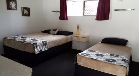 Siesta Villa Motor Inn - Lightning Ridge Tourism 0
