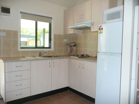 Carinya Ski Ranch - Lightning Ridge Tourism 0