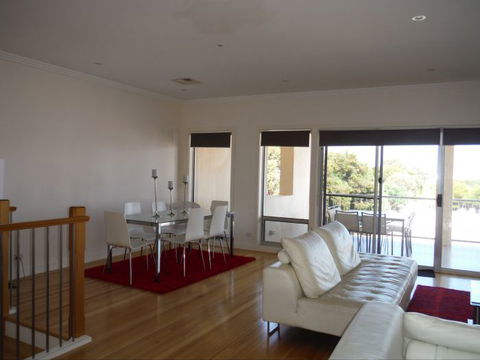 Avalon A - Lightning Ridge Tourism 1