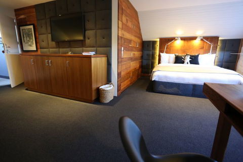 @VDL Stanley - Lightning Ridge Tourism 1