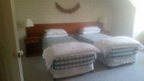 Girraween Country Inn - Lightning Ridge Tourism 2