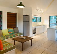 The Retreat Beach Houses - Lightning Ridge Tourism