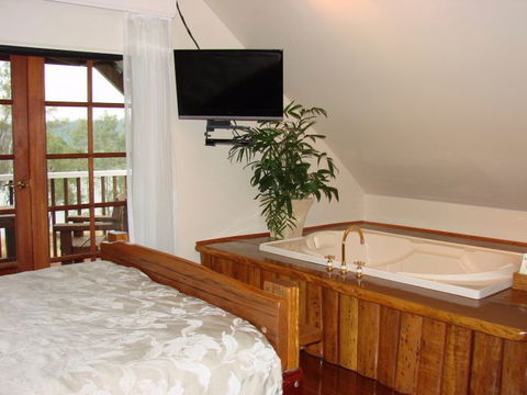 Clarence River Bed And Breakfast - Lightning Ridge Tourism 0
