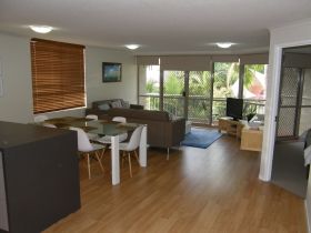 Sanctuary Beach Resort - Lightning Ridge Tourism 0
